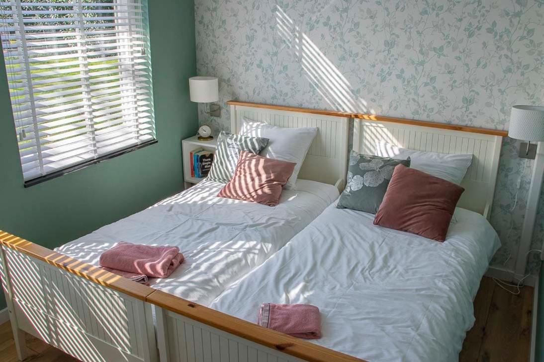 Farmhouse Lodge Giethoorn Bagian luar foto